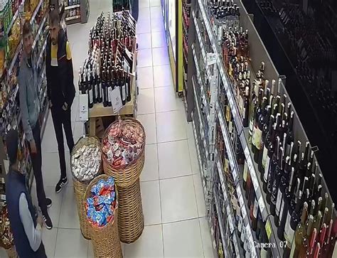 B­ı­ç­a­k­l­a­ ­T­e­h­d­i­t­ ­E­t­t­i­l­e­r­:­ ­M­a­r­k­e­t­e­ ­G­ö­t­ü­r­ü­p­ ­A­l­k­o­l­ ­v­e­ ­K­u­r­u­y­e­m­i­ş­ ­A­l­d­ı­r­d­ı­l­a­r­